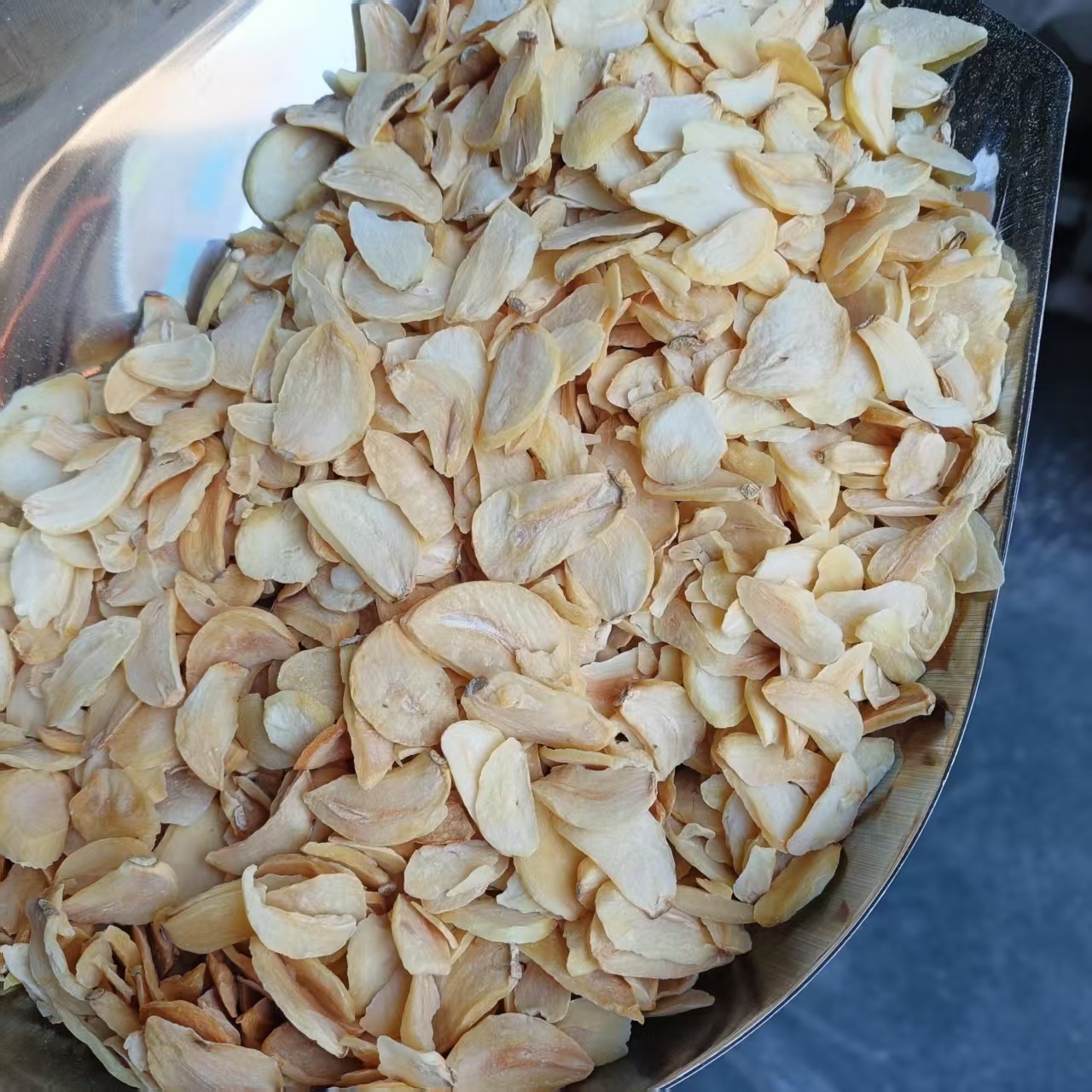 garlic flakes