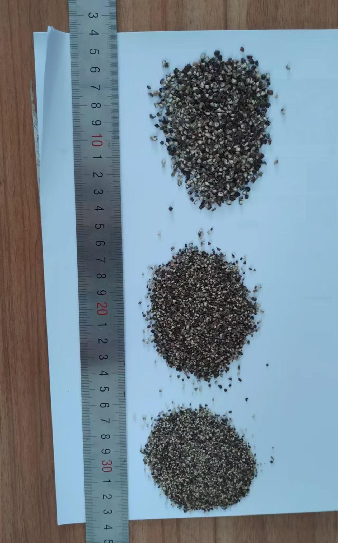 coarsed black pepper powder.